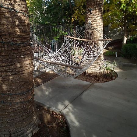 Raz Inn Central Phoenix Exterior photo