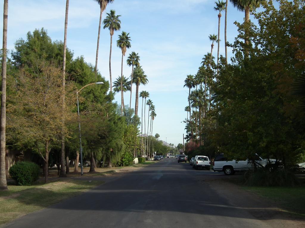 Raz Inn Central Phoenix Exterior photo